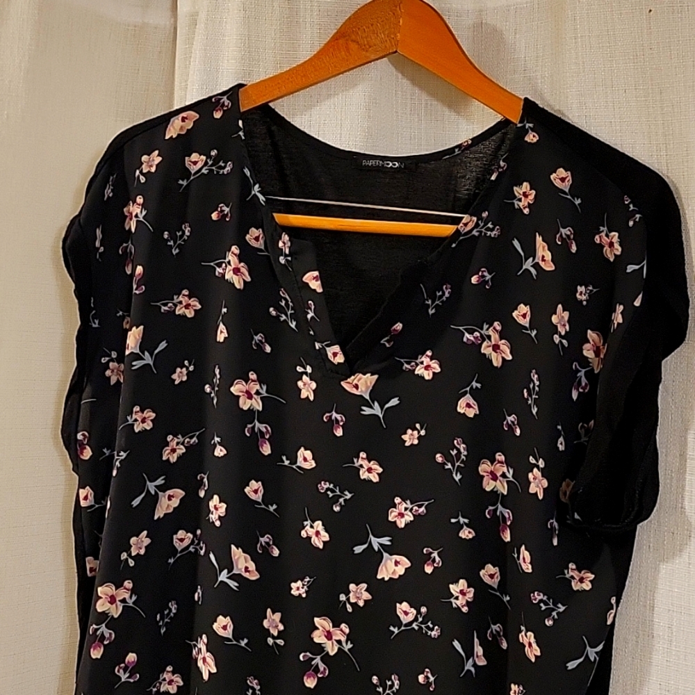 Cap sleeve loose floral split neck Papermoon blouse